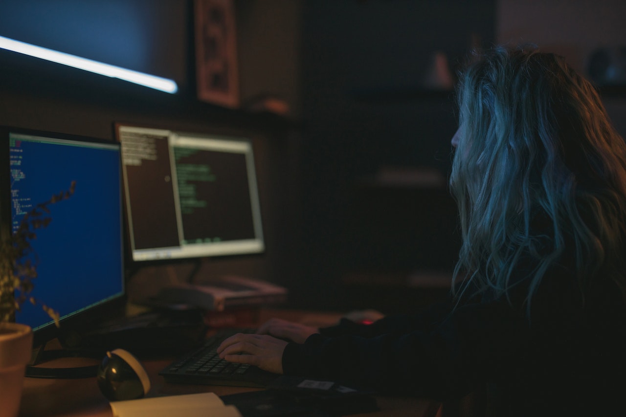 girl standing with laptop
